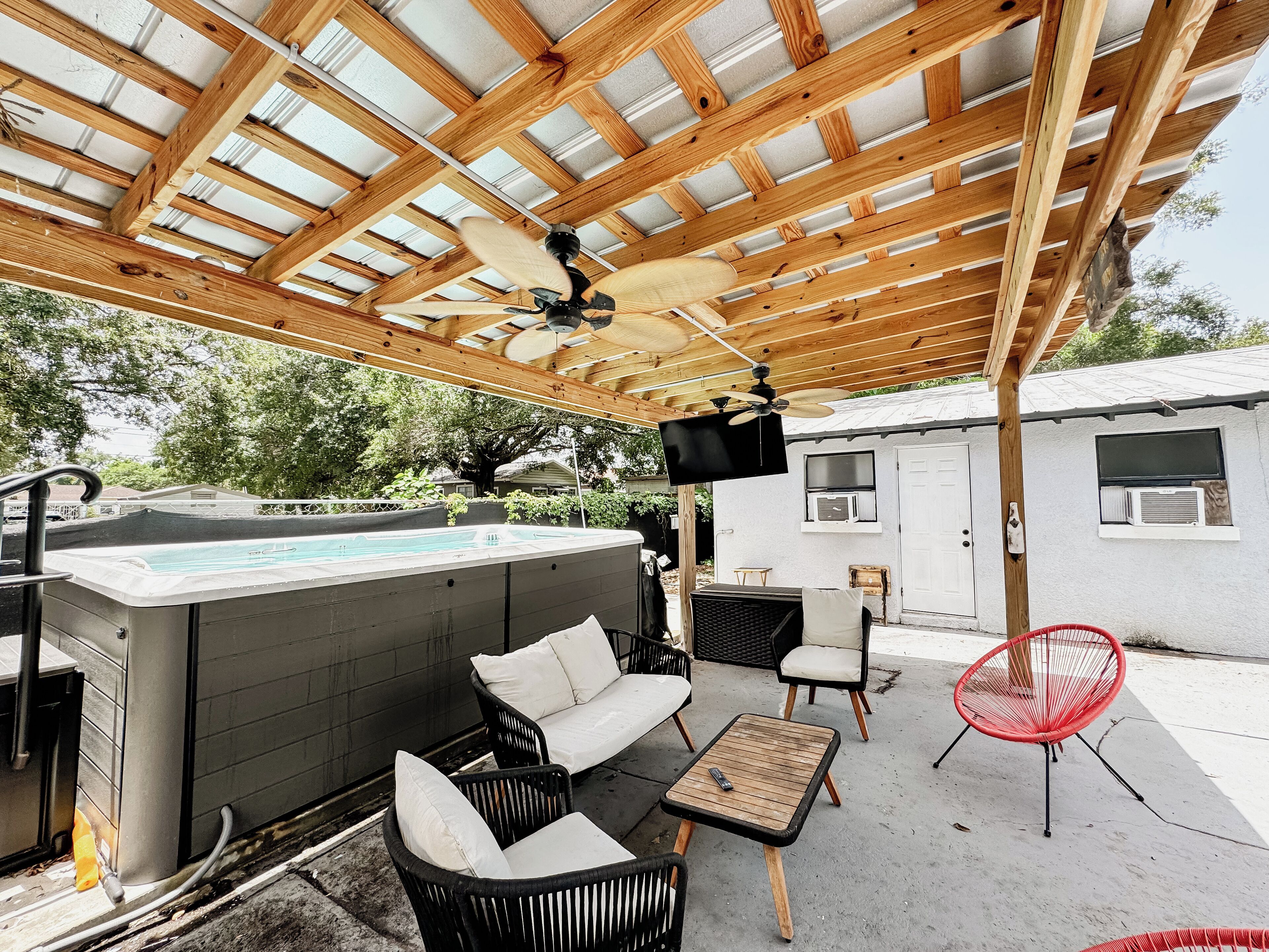 New 5BR 3B Home with SwimSpa and Mini Golf near Ybor!! 