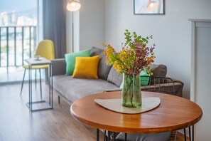 Apartment, Balcony, City View | Living area