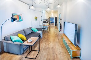 Apartment, Balcony, City View | Living area