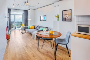 45-inch LED TV with digital channels - HB apartments Marukhis (Tbilisi)