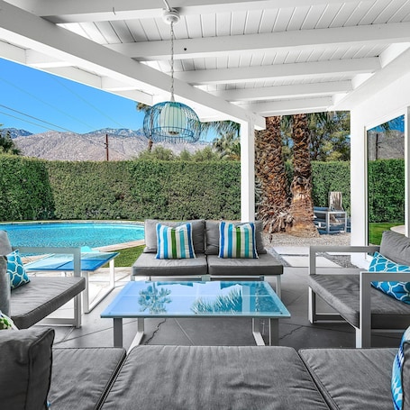 ๋น๋ผ | 3 ๊ฐ์ ์นจ์ค, ์ธํฐ๋ท