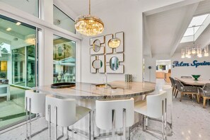 House | 4 bedrooms, Internet