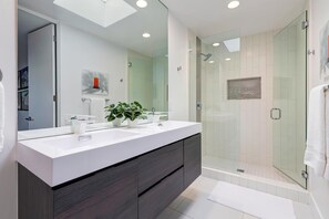 Villa | Bathroom