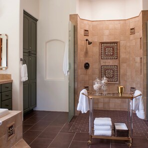 Villa | Bathroom - Villa Vista - Spanish Luxury Pool Wifi (Palm Springs)