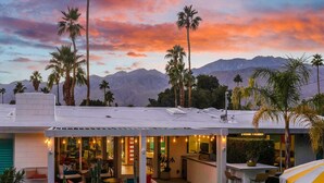 A modern house with a pool, outdoor seating, and palm trees. - Escapade in Palm Springs (Palm Springs)