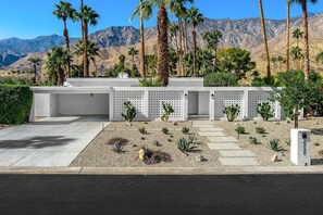 4 bedrooms, Internet - Bauhaus Estate in Palm Springs (Palm Springs)