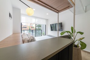Appartement (203) | Décor unique, système d’insonorisation, fer et planche à repasser