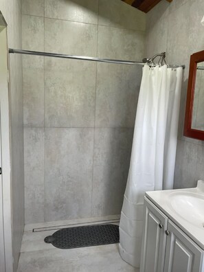 Hair dryer, towels, toilet paper - Full Belizean Cabin

 (Spanish Lookout)