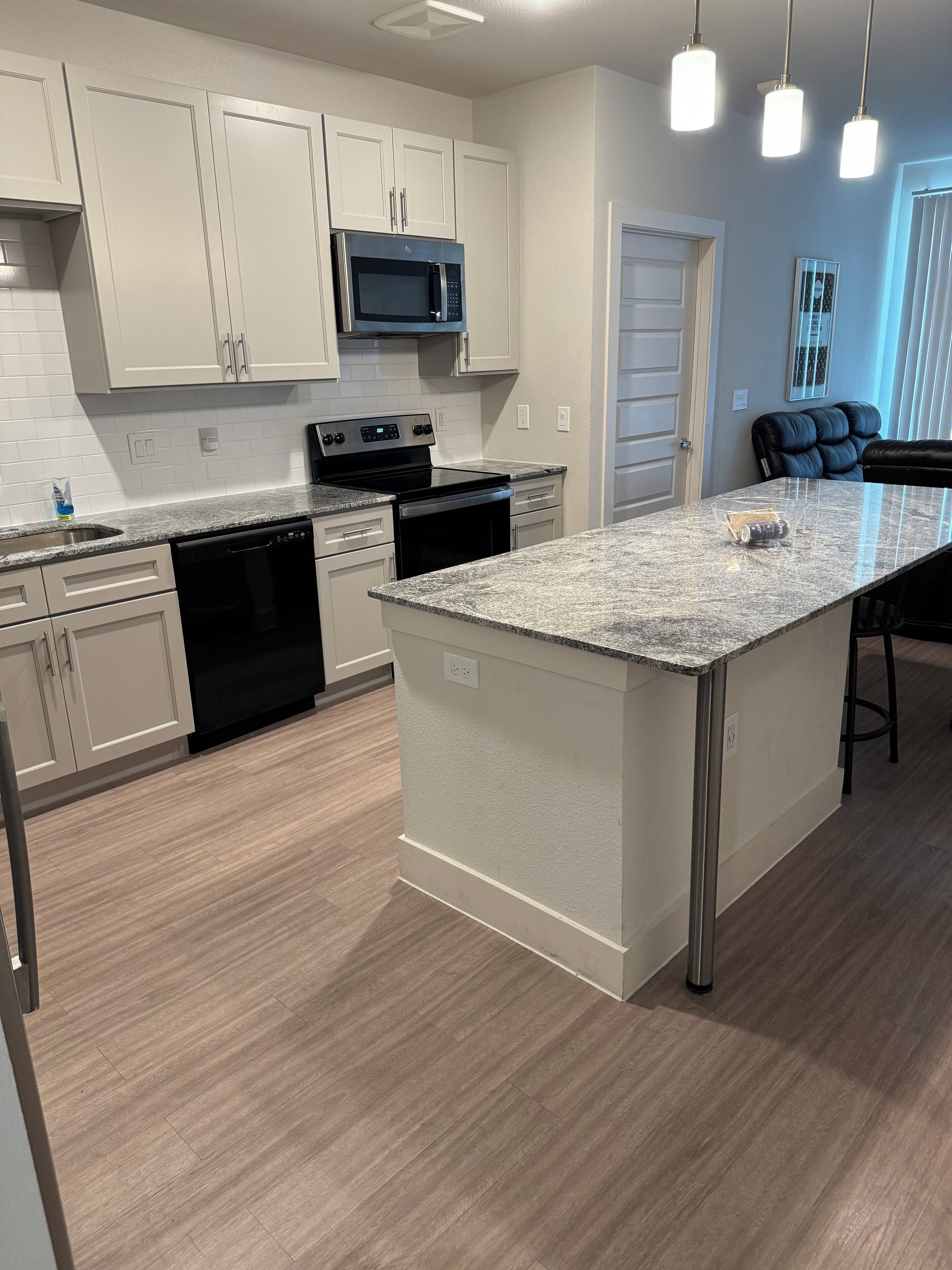 Cozy 2-bedroom apartment Near the Beach