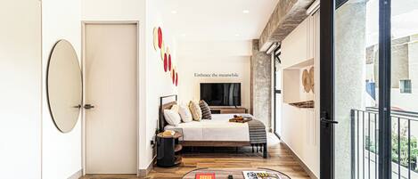 Deluxe Studio Apartment with Queen Bed | Allergikerbettwaren, Zimmersafe, individuell dekoriert