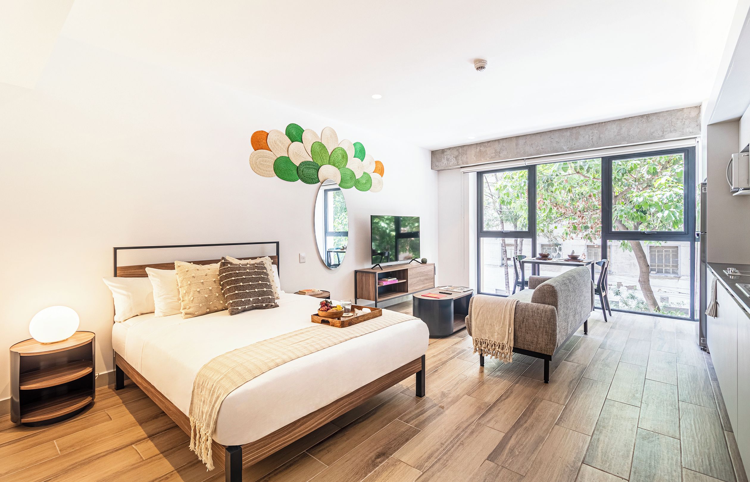 Deluxe Studio Apartment with Queen Bed | Hypo-allergenic bedding, in-room safe, laptop workspace