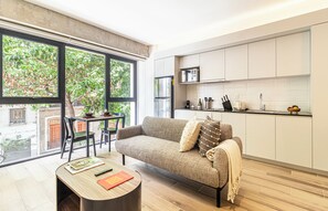 Deluxe Studio Apartment with Queen Bed | Pemandangan dari kamar
