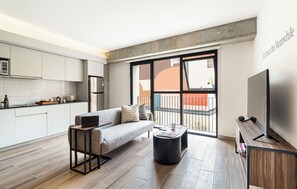 One Bedroom Premier Apartment | Living area