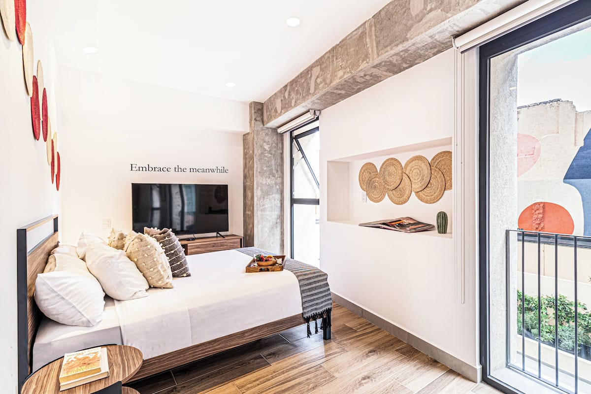 Deluxe Studio Apartment with Queen Bed