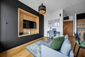Smart TV - Warsaw Wola Studio - Balcony & Workspace -by Rentujemy (Warszawa)