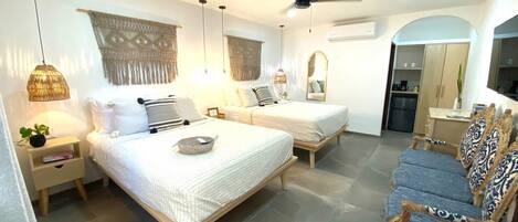 Tabla de planchar con plancha, wifi gratis, ropa de cama