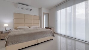3 Schlafzimmer, Zimmersafe, Schreibtisch, Bügeleisen/Bügelbrett