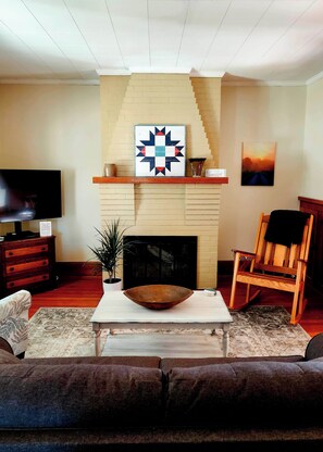 Smart TV, fireplace, DVD player, books