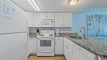 Condo, Multiple Beds (Perdido Dunes 21) | Private kitchen | Oven