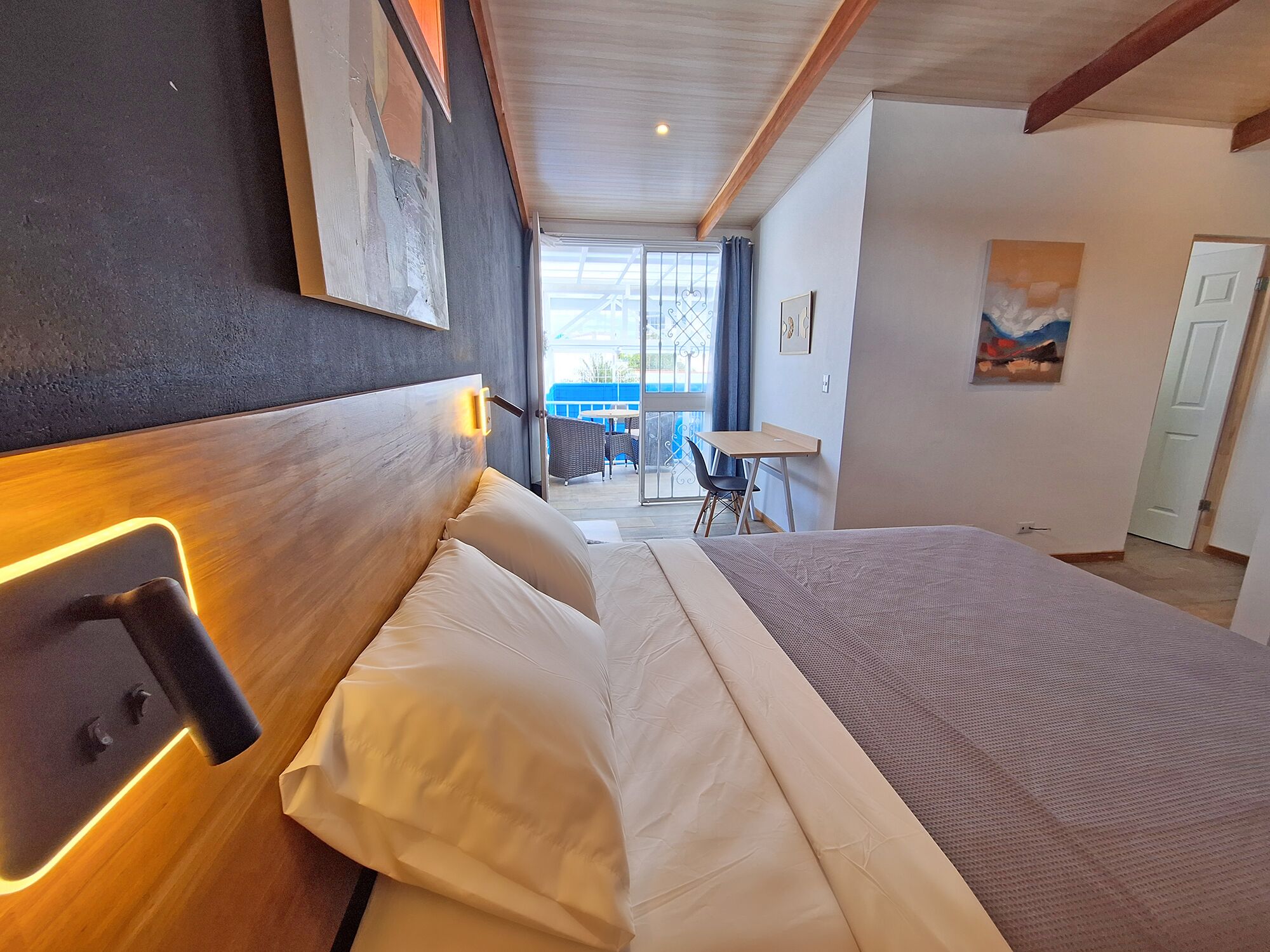 高级开间, 山景 | 客房内保险箱、办公桌、笔记本电脑工作区、免费 WiFi