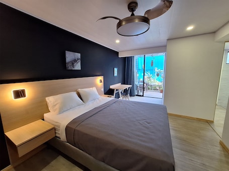 尊贵双人房, 花园景观 | 客房内保险箱、办公桌、笔记本电脑工作区、免费 WiFi