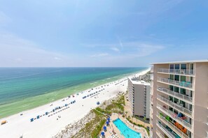 Condo, varias camas (Dunes of Panama 2105E) | Playa | En la playa 