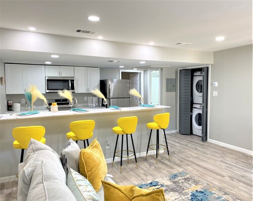 Stylish 2 bedroom 2bath with all the bells and the whistles  In Arlington Texas