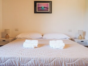 2 habitaciones, tabla de planchar con plancha, wifi y ropa de cama 