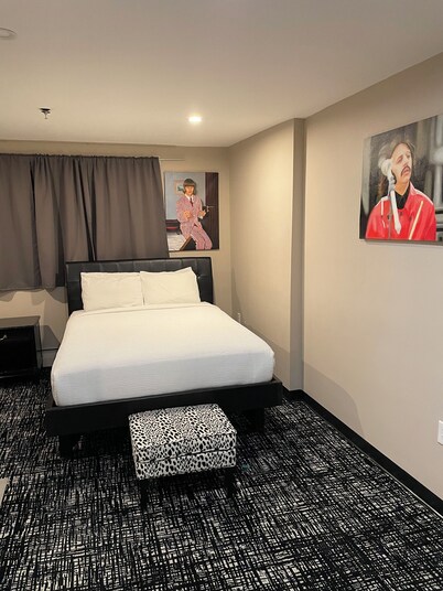 Broadway & Main Hotel