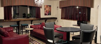 Broadway & Main Hotel