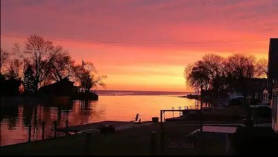 Memory Cove- Bay, City MI Waterfront home! 