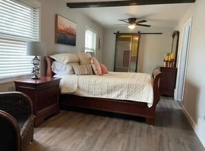 3 habitaciones, tabla de planchar con plancha, cuna de viaje y wifi