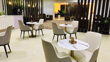 Free daily English breakfast