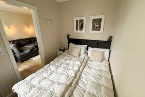 2 bedrooms, desk, free WiFi, bed sheets