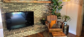 Relaxing Waterfront Retreat, Newly renovated - modern-rustic, near Asheville 