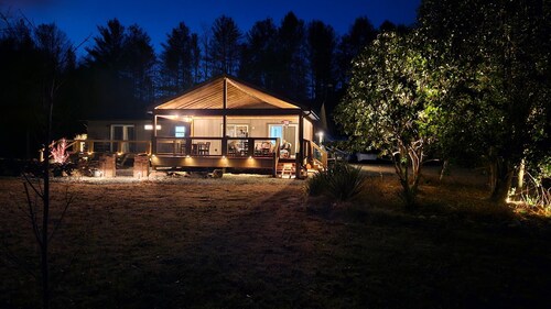Relaxing Waterfront Retreat, renovated modern-rustic, near Asheville -Generac