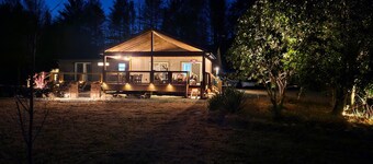 Relaxing Waterfront Retreat, renovated modern-rustic, near Asheville -Generac