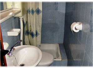 Apartment (Apartments Danijela & Vlado - Three B) | Bathroom | Shower, towels - Apartments Danijela & Vlado (Lopar)