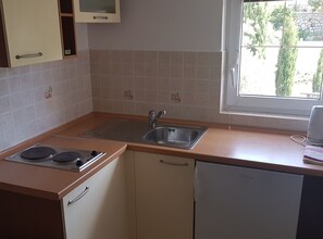 Apartment (partments Danijela & Vlado - One Bedr) | Private kitchen | Fridge - Apartments Danijela & Vlado (Lopar)