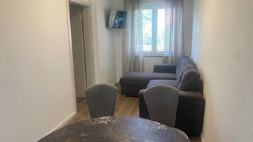 Apartment (Apartments Danijela & Vlado - Two Bed) | Dining room