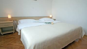 Apartment (Beachfront Apartments Tamarix - Super) | 6 bedrooms, cots/infant beds, free WiFi