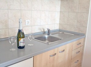Apartment (Beachfront Apartments Tamarix - Super) | Private kitchen | Fridge