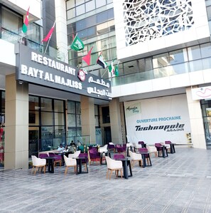 屋外ダイニングエリア