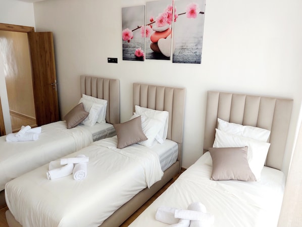 2 habitaciones, tabla de planchar con plancha, wifi y ropa de cama