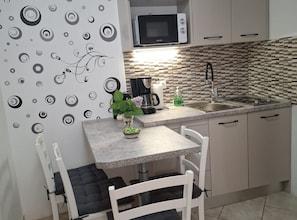 Apartment (Apartments Luka & Leona - Two Bedroom) | Dining room - Apartments Luka & Leona (Senj)