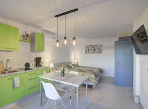 Apartment (Apartments Luka & Leona - Two Bedroom) | Dining room