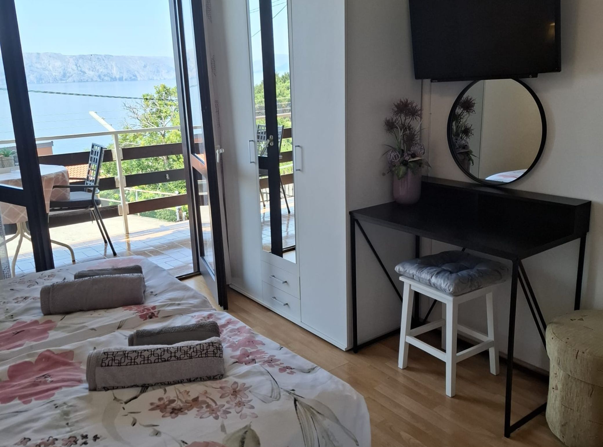 Apartment (Apartments Luka & Leona - Two Bedroom) | 2 bedrooms, free WiFi