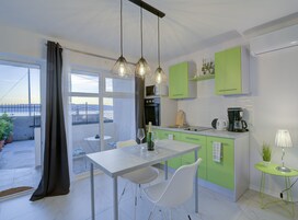 Studio (Apartments Luka & Leona - Studio Apar) | Dining room
