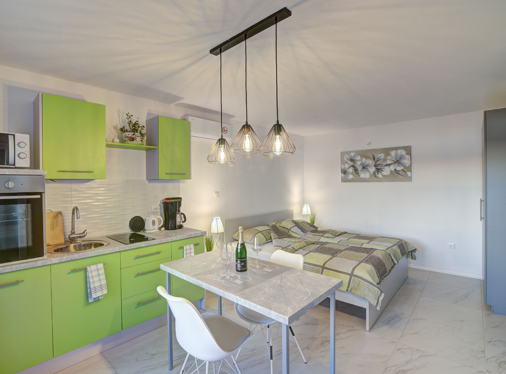 Studio (Apartments Luka & Leona - Studio Apar) | Dining room