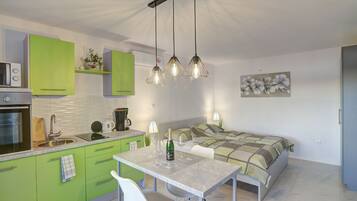 Studio (Apartments Luka & Leona - Studio Apar) | Dining room